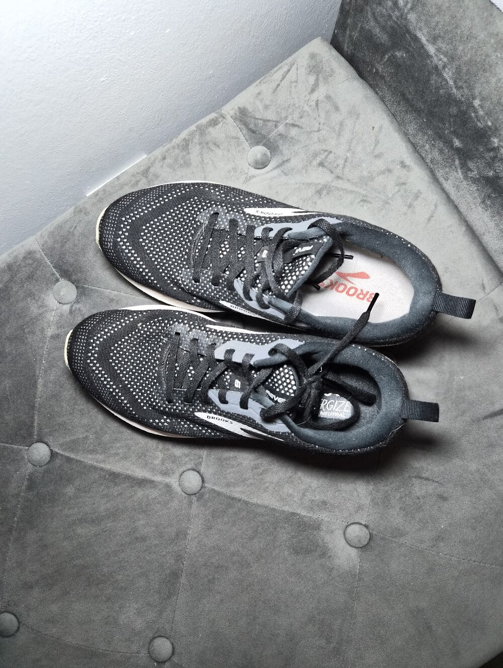 Brooks Revel Running Shoes 8.5 Medium B - Black with White Accents - Picture 2 of 9